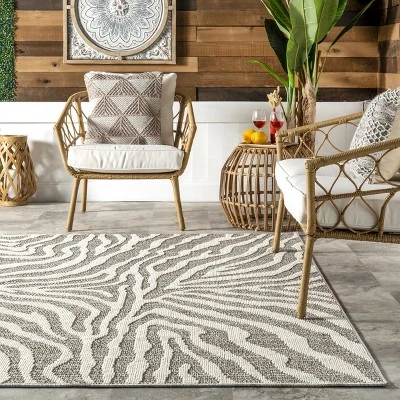 NuLOOM Corina Zebra Indoor/Outdoor Patio Area Rug 9 NuLOOM Corina Zebra Indoor/Outdoor Patio Area Rug - Image 7