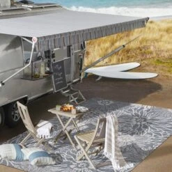 Bahamas Modern All-Over Floral Indoor/Outdoor Area Rug - JONATHAN Y -Garden Promotional Store GUEST 247b5612 35f4 4e2e 9e41 c82fbe5c969e