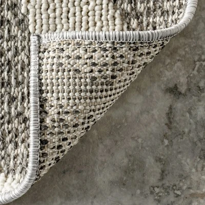 NuLOOM Corina Zebra Indoor/Outdoor Patio Area Rug 8 NuLOOM Corina Zebra Indoor/Outdoor Patio Area Rug - Image 6